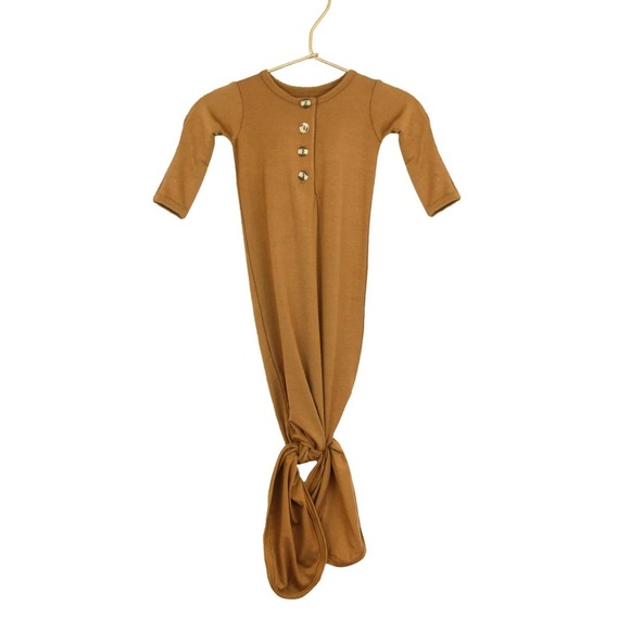 Aubrey Gianna Other - Aubrey Gianna Chloe Button Knot Gown and Hat 0-3M